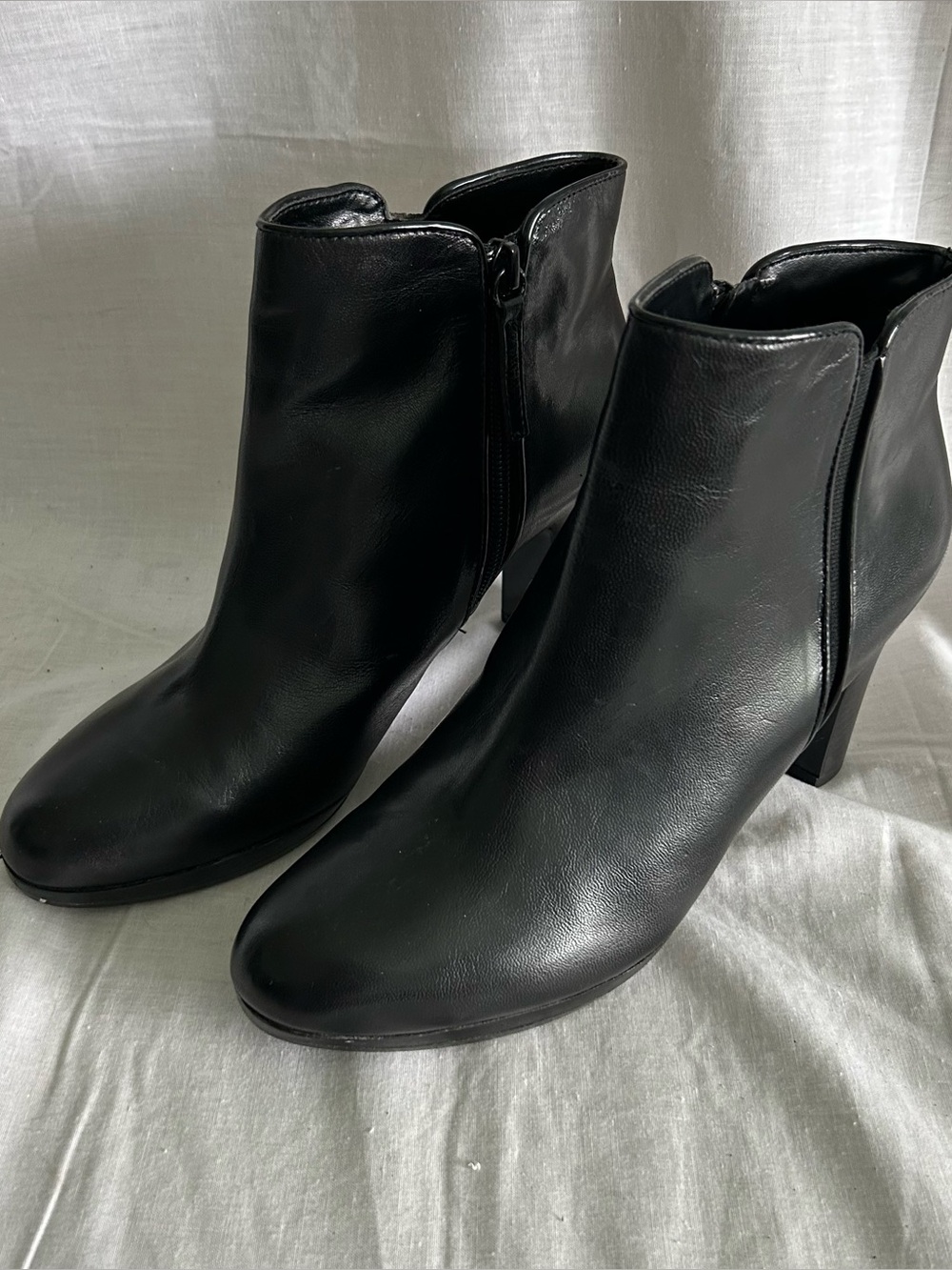 Lauren Ralph Lauren Women's Black Leather Ankle Boots Heeled Booties Size 8B